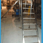 ESCALERA DE ACERO INOXIDABLE